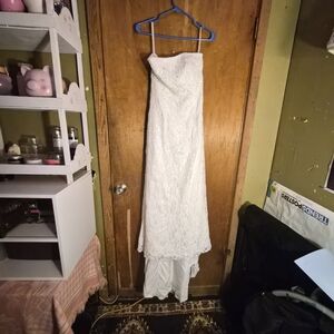 Elegant White Strapless Gown